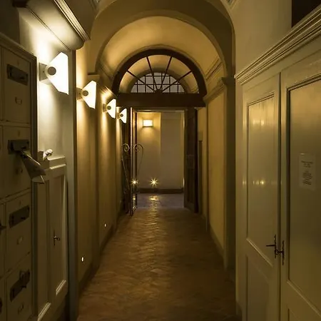 Firenze Apartments 2*
