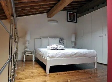 בית הארחה Firenze Apartments