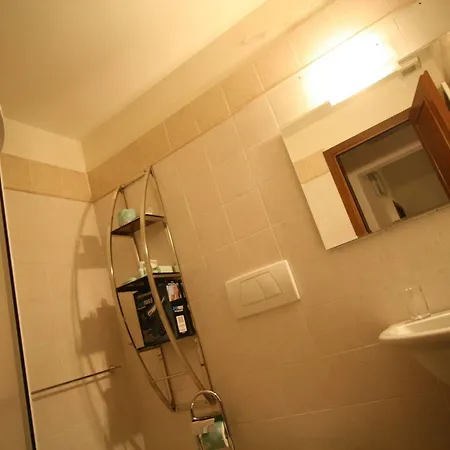 Πανσιόν Firenze Apartments 2*