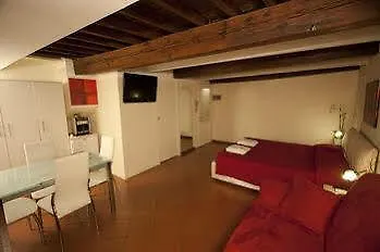 Firenze Apartments 2*