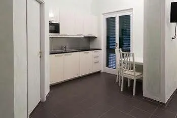 בית הארחה Firenze Apartments 2*