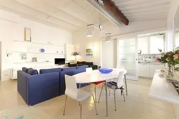 Firenze Apartments 2*